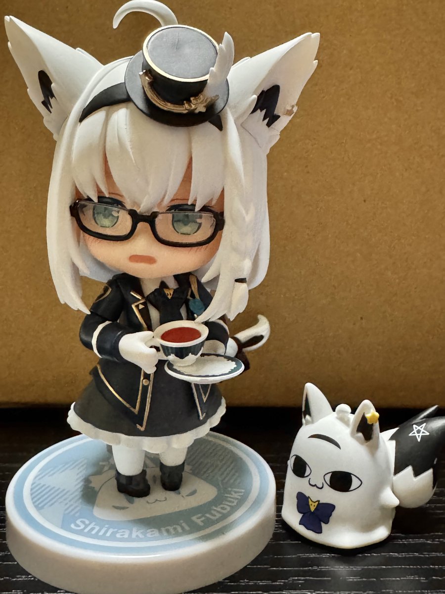 Phantom72667270's tweet photo. 洋風衣装ねんどろフブちゃん届きました٩( 'ω' )و
ティーカップ持てたりミテイルが一緒なのも良いですよねどれも素敵な表情ですが困り顔メガネっ娘も個人的に良き☕️c('ω'c)
#FBKINGDOM #届いたぞ白上 #ねんどろフブキ https://t.co/46lkJFnwc7
