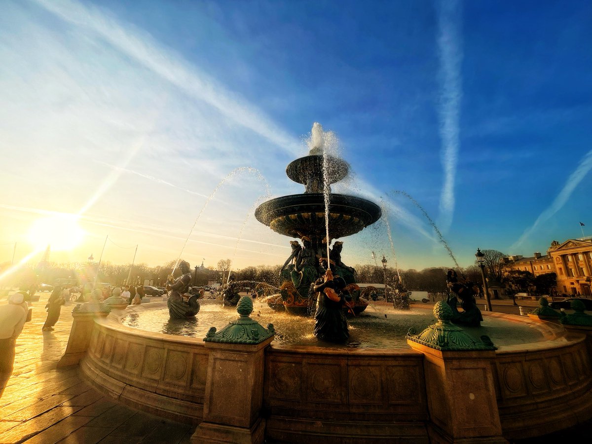 leves81874's tweet photo. C’est officiel, cette ville est la plus belle du monde 🌇😎
#Paris #BellesPhotos https://t.co/EqK51zvUYm