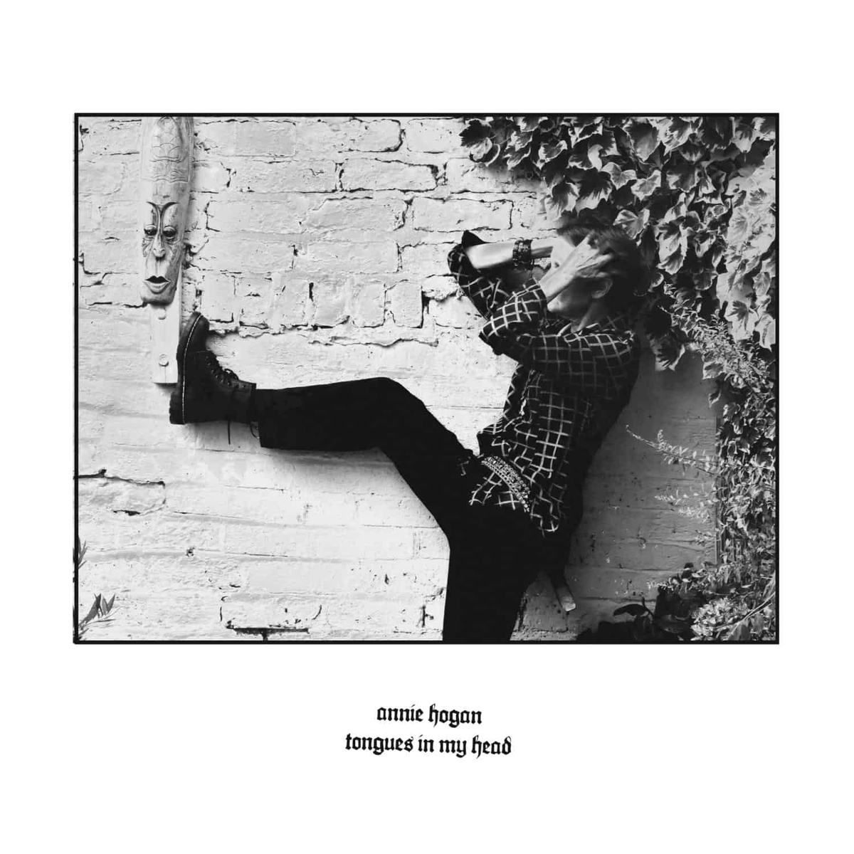 normanrecords's tweet photo. JUST IN! 'Tongues In My Head' by Annie Hogan

Gothic chamber music meets dark wave dramatics, subtle electronic slowburns, and shades of chamber folk.

Limited to 300 copies LP on Downwards.

@Anni61Hogan
https://t.co/WSUOOqoyVb https://t.co/VumVQIP8lK