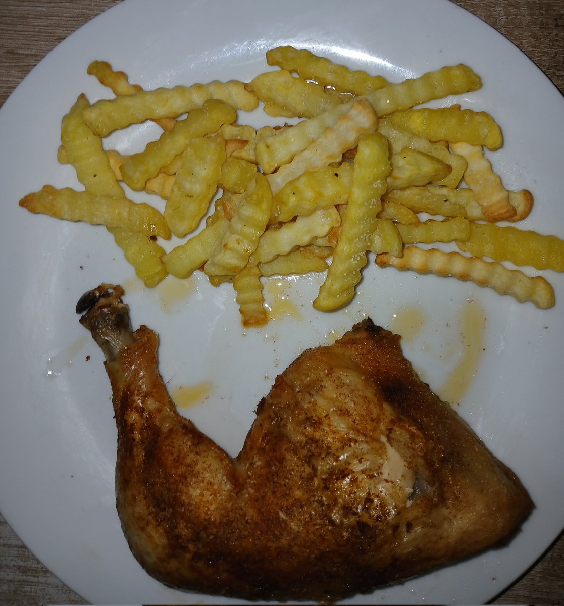 wissenbach2014's tweet photo. Chicken thighs with fries... https://t.co/4K7f57gJuN