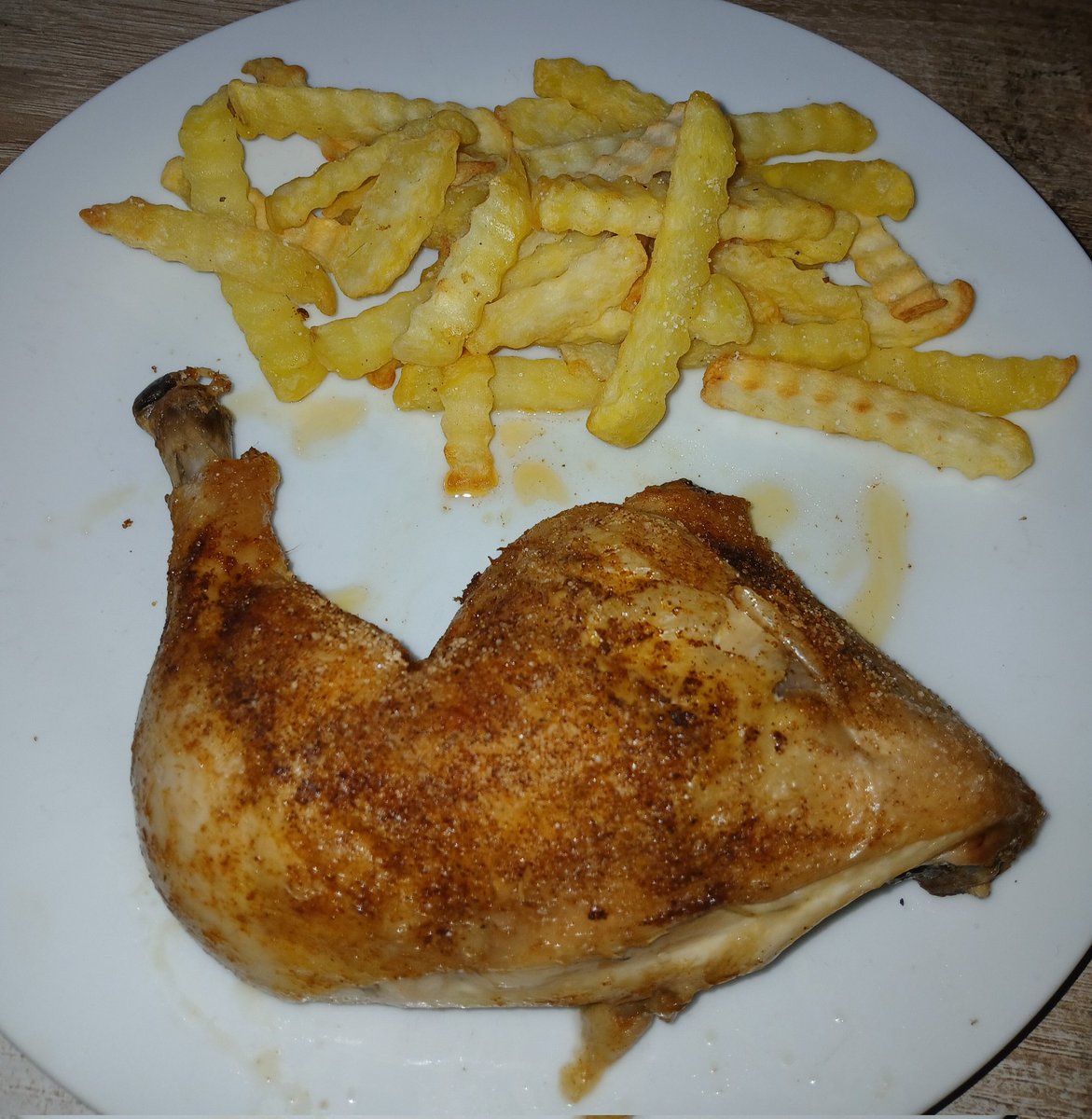 wissenbach2014's tweet photo. Chicken thighs with fries... https://t.co/4K7f57gJuN