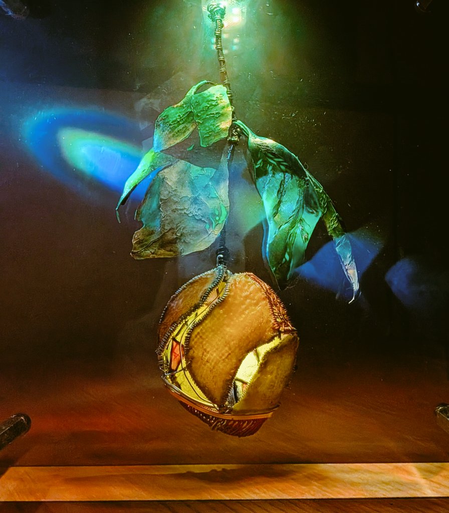 MokuMokuWhite's tweet image. 【#Lemon】8周年おめでとうございます🎉会場で何度聴いても空気が止まるような圧巻の歌唱。
素晴らしい楽曲に出会えたから今の私がある。
自分の創ったもので人を笑顔にできる作品を創り続けたい！
#米津玄師
 #米津玄師2025TOUR_JUNK_東京