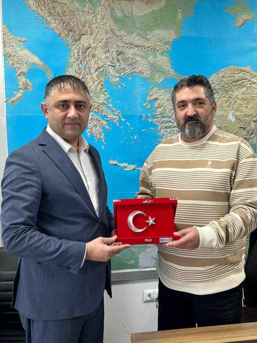 Malatya OSB Meslek Yüksekokulunda Profesör kadrosuna atanan Prof.Dr. Mehmet Altuğ beye hayırlı olsun ziyaretinde bulunduk. Kendisine Yüce Allah’tan muvaffakiyetler dilerim.