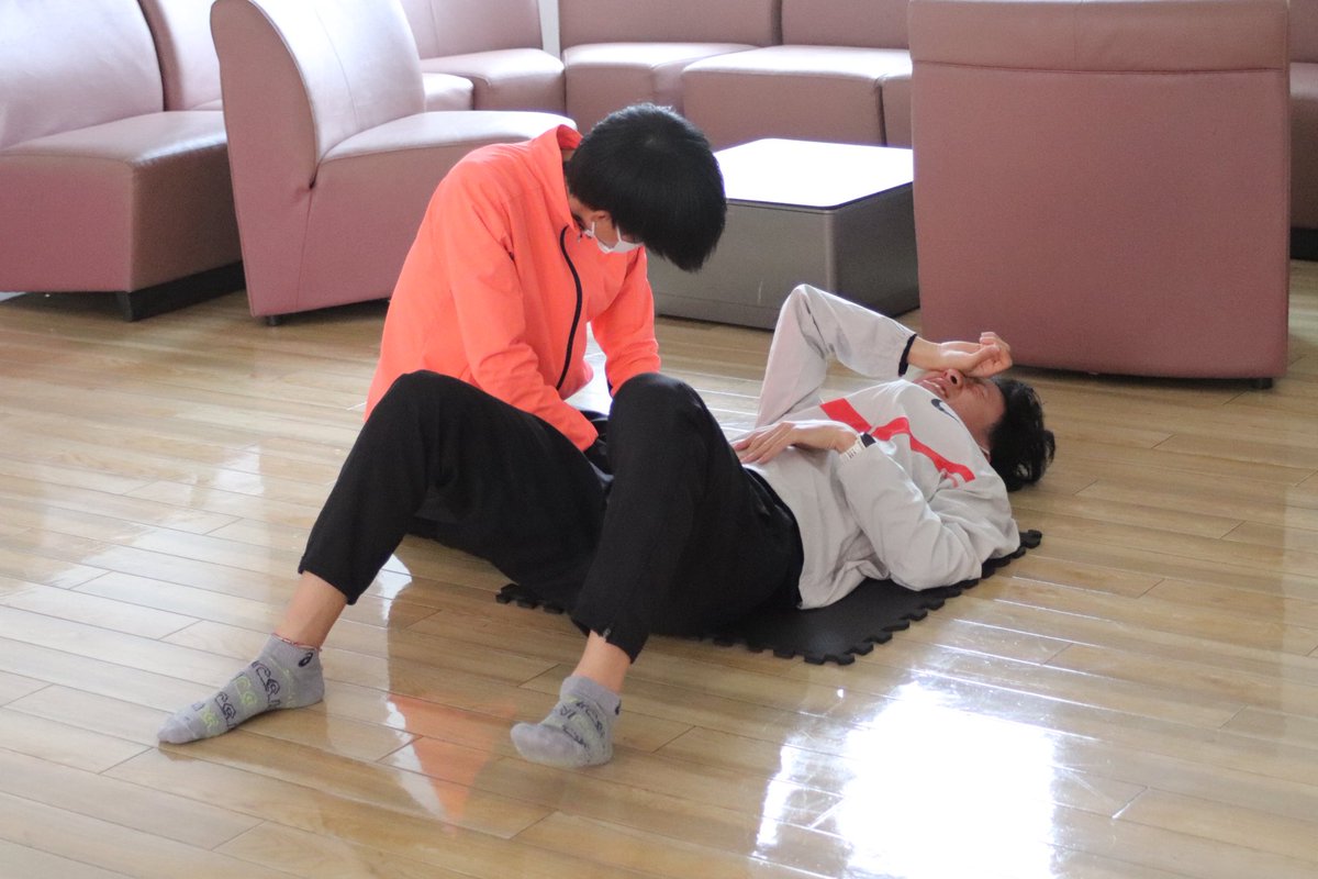 ［APU合宿 8日目］
今日は午前練習にペアで補強を行いました！
午後はあいにくの雨でしたが、各自jogで距離を踏みました🏃‍➡️

明日は合宿最後のポイント練習があります！
全員が目的を持ってこなし、中身の濃い練習にします🔥