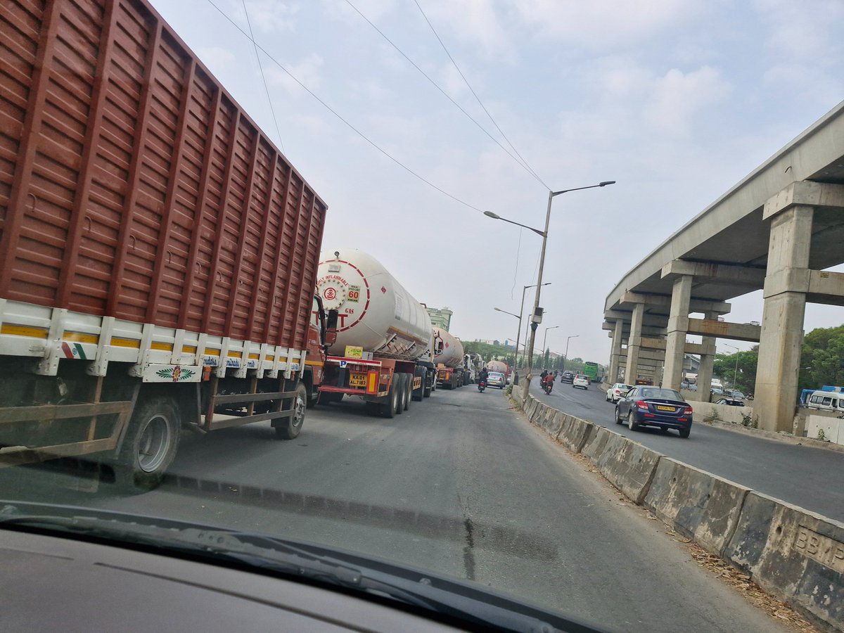 The scene near HSR BDA, trucks blocking roads. Cops missing
 Waiting for a disaster. <a href="/hsrltrafficps/">HSR LAYOUT TRAFFIC BTP</a> <a href="/hsrlayoutps/">HSR LAYOUT BCP</a> <a href="/blrcitytraffic/">ಬೆಂಗಳೂರು ಸಂಚಾರ ಪೊಲೀಸ್ BengaluruTrafficPolice</a> <a href="/BlrCityPolice/">ಬೆಂಗಳೂರು ನಗರ ಪೊಲೀಸ್‌ BengaluruCityPolice</a> <a href="/btppubliceye/">BTPPubliceye</a> <a href="/Jointcptraffic/">Joint CP, Traffic, Bengaluru</a> . Please stop truckers from blocking the road. Traffic mess every morning