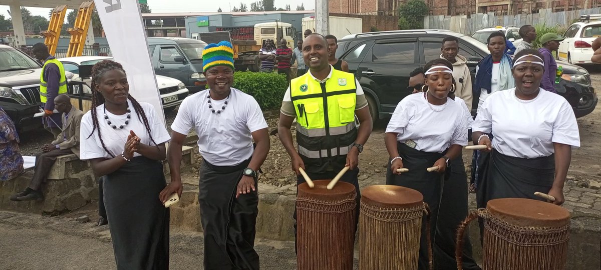RYVCPNorthern's tweet photo. @RwandaYouthVol1 Muri @RwandaNorth mu Mujyi wa Musanze no mu nyengero zaho 
Abaturage ni benshi Aho bitabiriye ku munsi wa 6 Tour du Rwanda 2026 ahari gukinwa Agace ka Rubavu - Musanze, kareshya n'ibilometero 84,1. Youth Volunteers bafatanyije na @Rwandapolice bakomeje gufasha. https://t.co/yQ8irdYykk