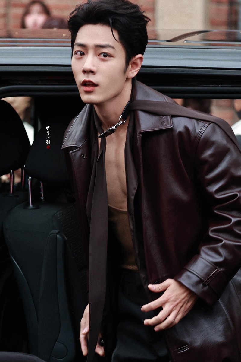 loveloveloveMKL's tweet photo. Tiêu Chiến trong Gucci: lạnh lùng, sắc nét và cực kỳ high fashion.
XIAO ZHAN GUCCI SPRING
#XiaoZhanxGucciTrend26 #MFW26KingXiaoZhan https://t.co/P1DP5imi4V