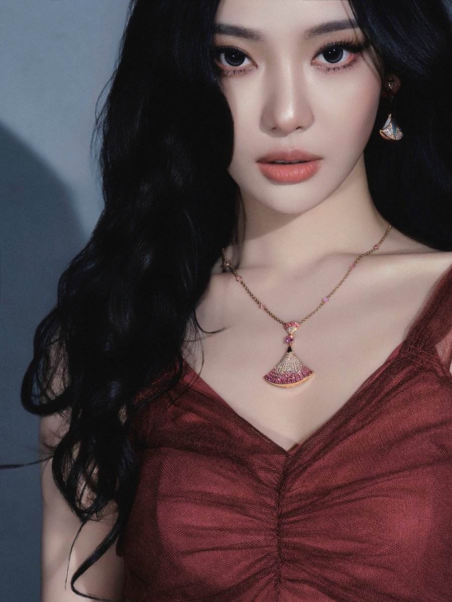 sweeeeeeeeetboy's tweet photo. OMG she's so pretty https://t.co/v2m7t9tBnn