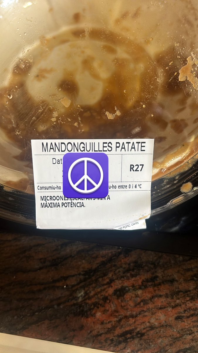 alarco89's tweet photo. he encontrado un pelo larguísimo, de mujer entiendo, en este plato de albóndigas. lo he comprado en el @Mercadona delmercado de Gavà. Tapo la fecha para que no puedan ubicar a la persona que lo ha hecho y que tenga problemas porque no es mi objetivo. Solo para que tengan cuidado. https://t.co/EWMDfmBieK