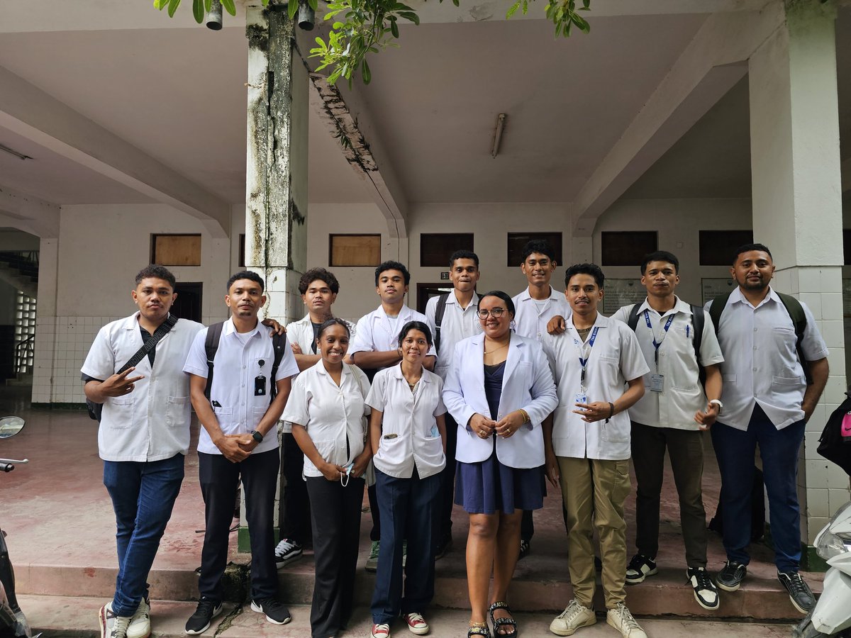 Examen final de la rotación de Psiquiatría, donde la Dra. Yamisleydi Montero realiza la primera lectura del examen, acompañada de un tribunal encargado de velar por la disciplina, el orden y la exigencia académica, garantizando así un proceso evaluativo justo y riguroso. #HNGV