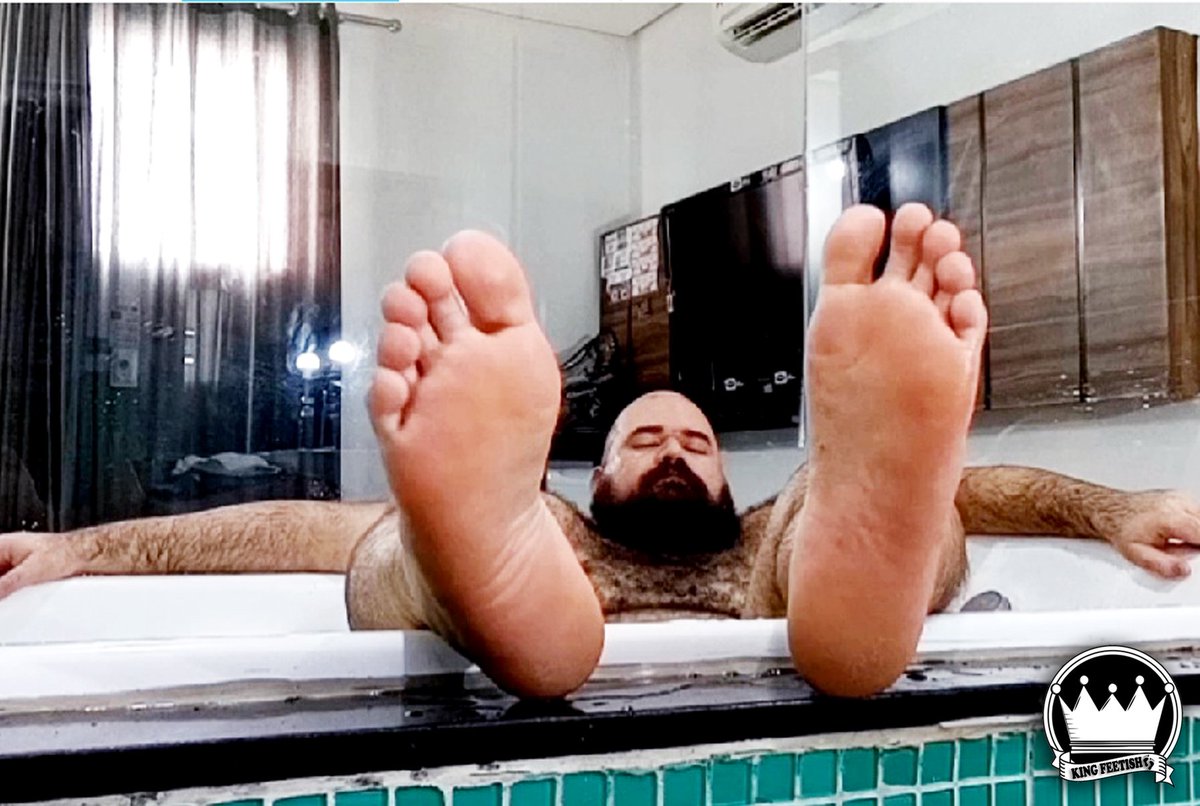 King Feetish tweet media