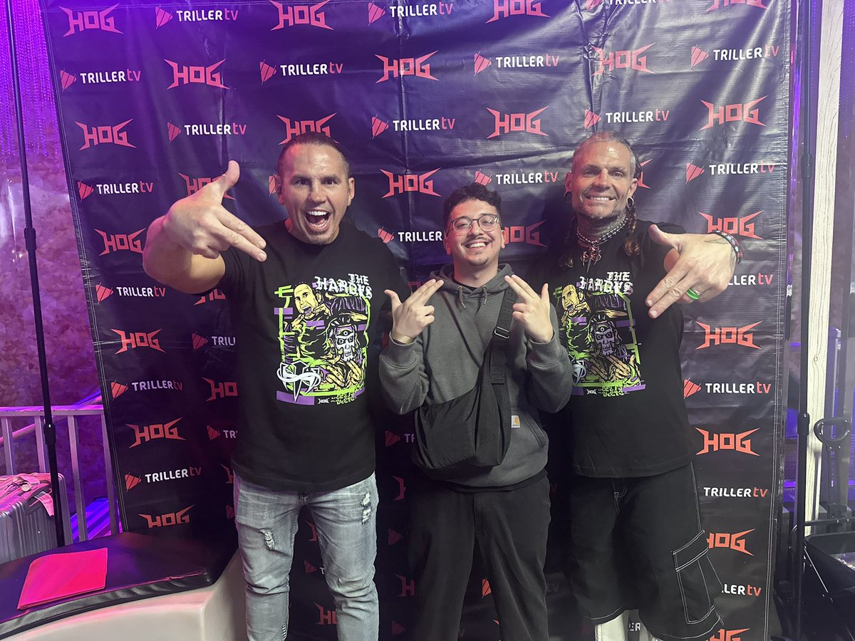 mobsenku's tweet photo. I forgot to update this but HOG With Glory Comes Pride, had to see the Hardy Boyz again of course and seeing Leon was amazing and Man like Dereiss had a great match https://t.co/3KpfhTGEHB