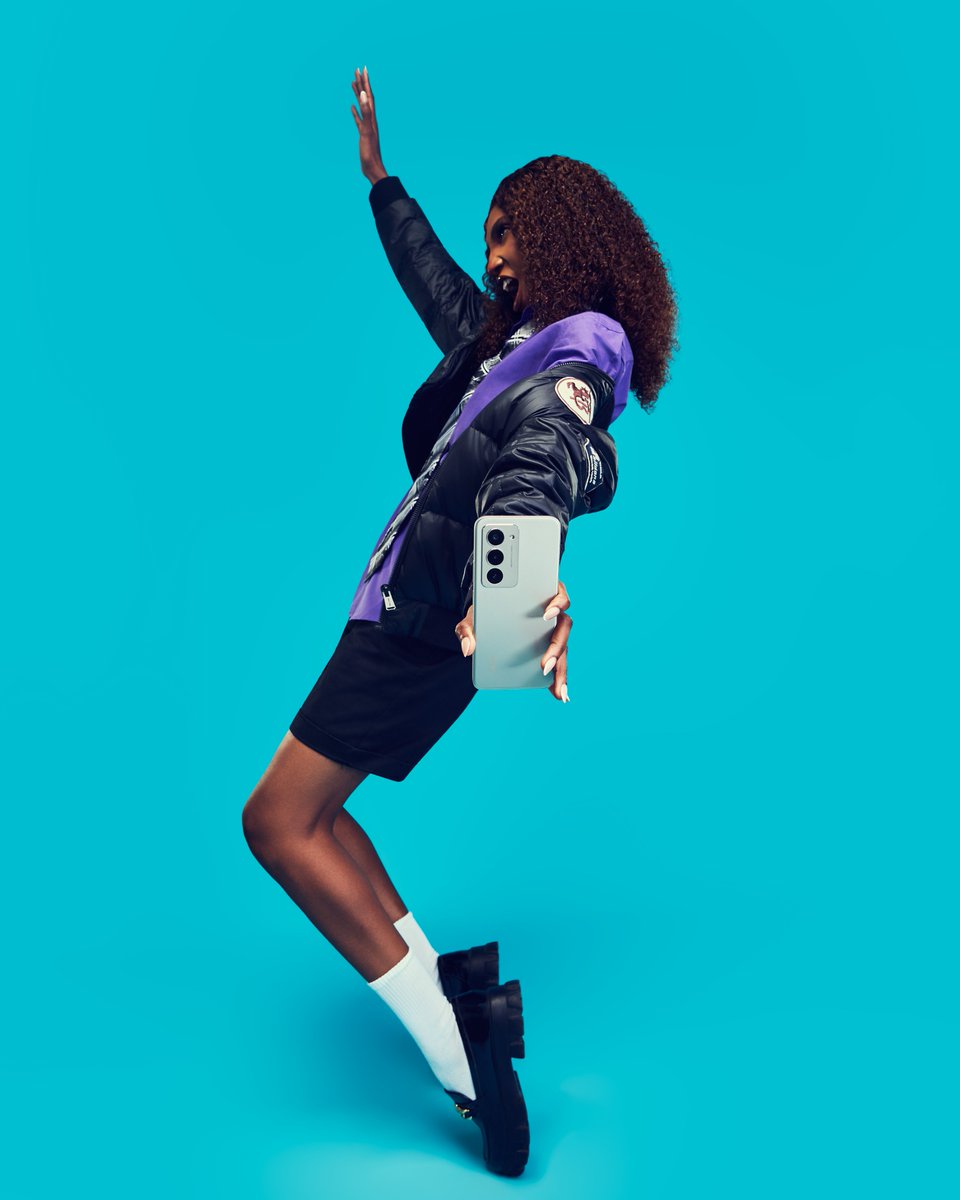XiaomiNigeria's tweet photo. Strike a pose and let the REDMI 15 do the talking. ๐ธ
Its quad-curve design and stunning Sandy Purple finish keep things smooth, comfy and effortlessly stylish.๐
Enjoy the day in style โ make it yours today. ๐
#REDMI15 #GoForDaysNotHours #SandyPurpleVibes https://t.co/ZmgTlXbGUP