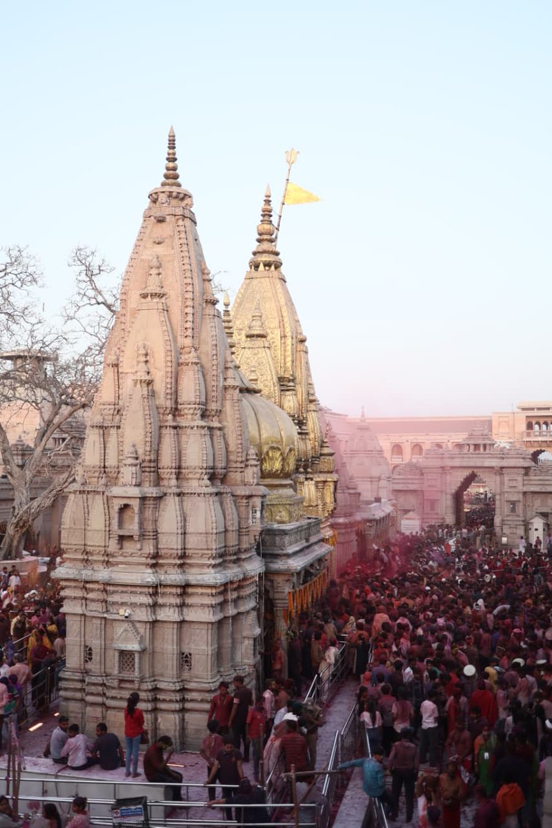 ShriVishwanath's tweet photo. रंगभरी एकादशी के पावन पर्व पर श्री काशी विश्वनाथ मंदिर की ���्मृतिया 

#banaras #kashivishwanath #harharmahadev #shivbhakt #bholenath https://t.co/KBKI7kZRxn