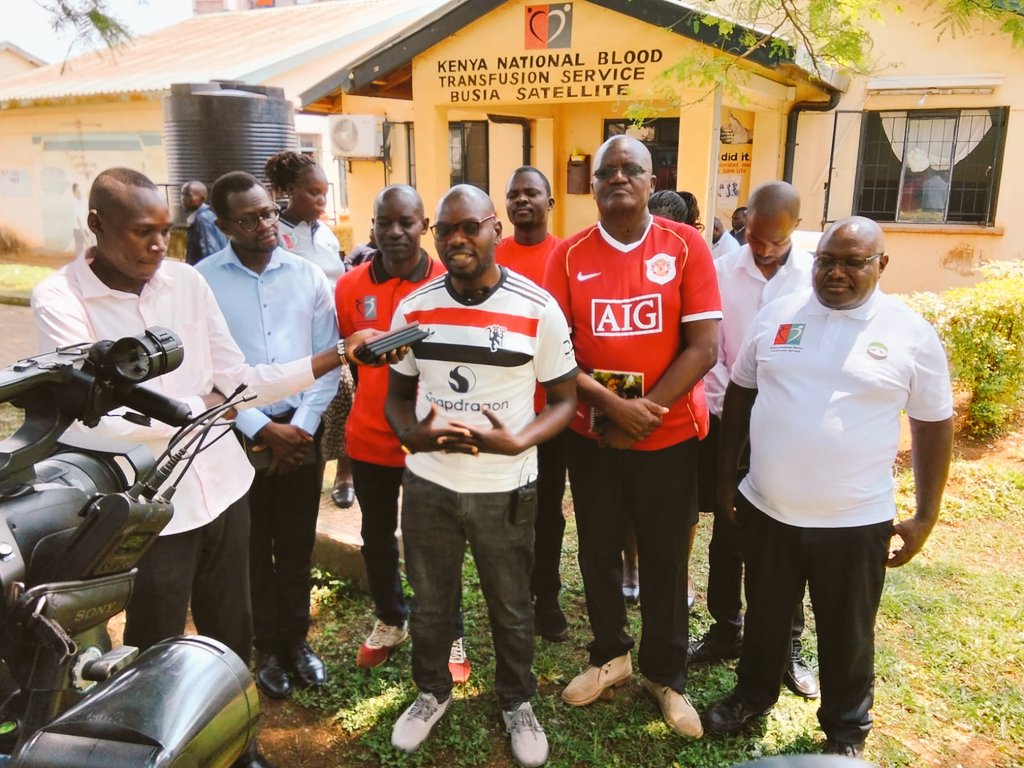 Praisenashken's tweet photo. Am appealing to all of us to come in large numbers at Busia grounds we donate blood. @MOH_Kenya @fnoluga @HonAdenDuale the satellite hasn't received its annual financial allocation. @4thPresidentKE @KeEquityBank @ @naivas_kenya @Coopbankenya @KhetiasSuperMkt I request for drinks https://t.co/vBw4bBC9JA