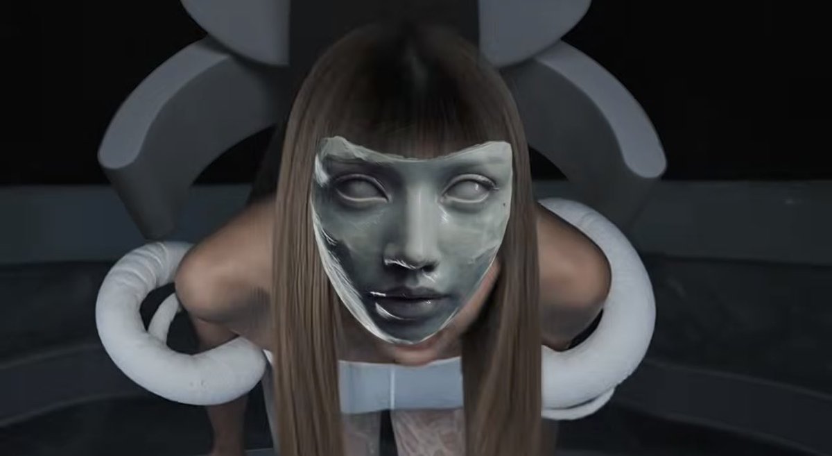 keddyjenlisa's tweet photo. After Lisa became famous, she was commodified and turned into a symbol rather than seen as a real person. After shattering all those many-faced plaster masks, she’s reborn and reveals a new self echoing the idea of “Born Again.” https://t.co/oSluy87nqj