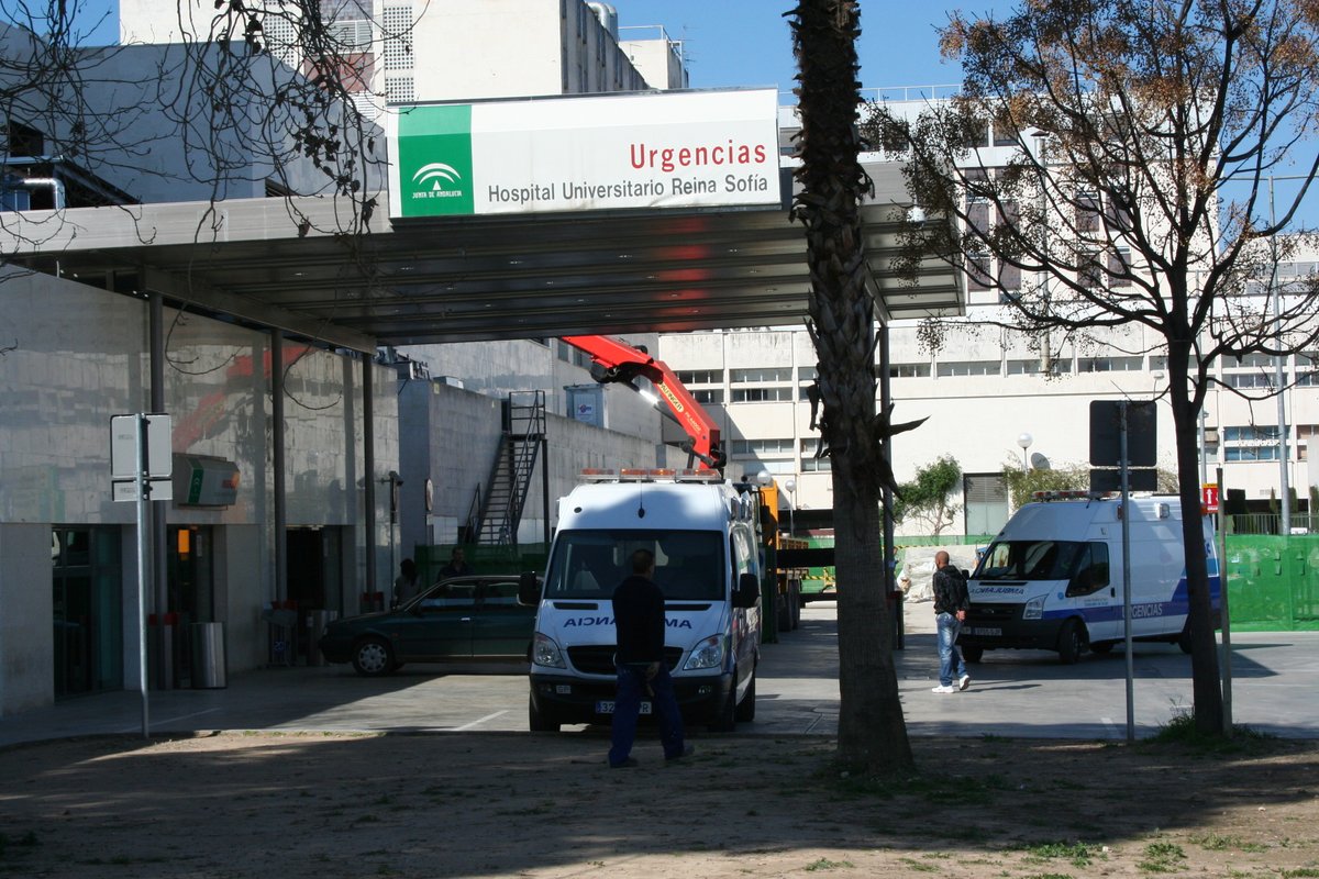 <a href="/CCOOCORDOBA/">CCOO Córdoba</a> <a href="/CCOOsanidadCOR/">CCOO SANIDAD CORDOBA</a> critica la mala gestión de las urgencias del <a href="/HUReinaSofia/">Hospital Universitario Reina Sofía</a> en momentos de alta demanda
👎Personas que han tenido que esperar hasta 28 h. en carros o  camillas duras, en los pasillos, a ser ingresados
acortar.link/548ilP