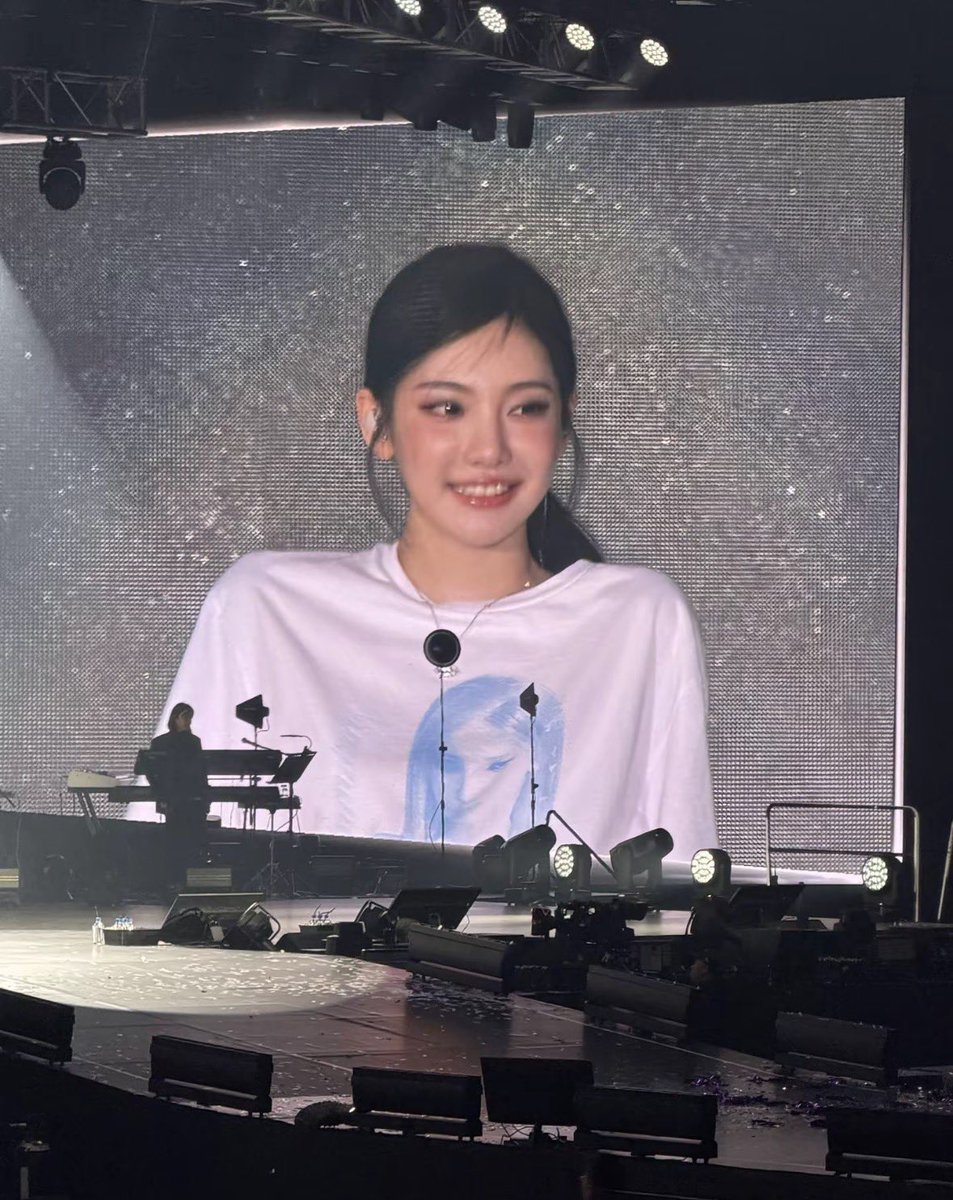 sweeeeeeeeetboy's tweet photo. #NINGNINGxGucciFW26
宁宁大胆飞，妈妈永相随 https://t.co/fRbfTWHzpF