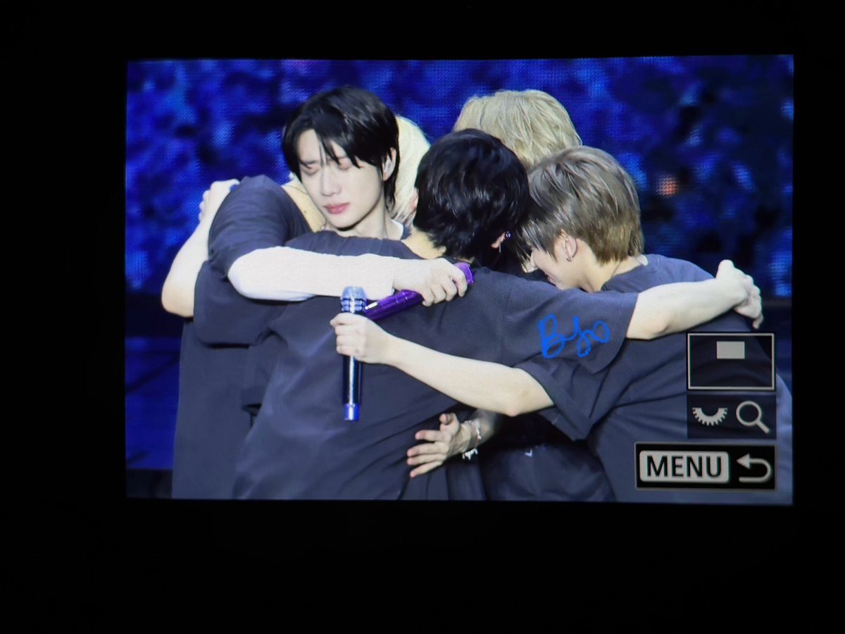 BY0BIN's tweet photo. 범규야 울지마 ㅜㅜㅜㅜㅜㅜ https://t.co/9BaxjxbIM6