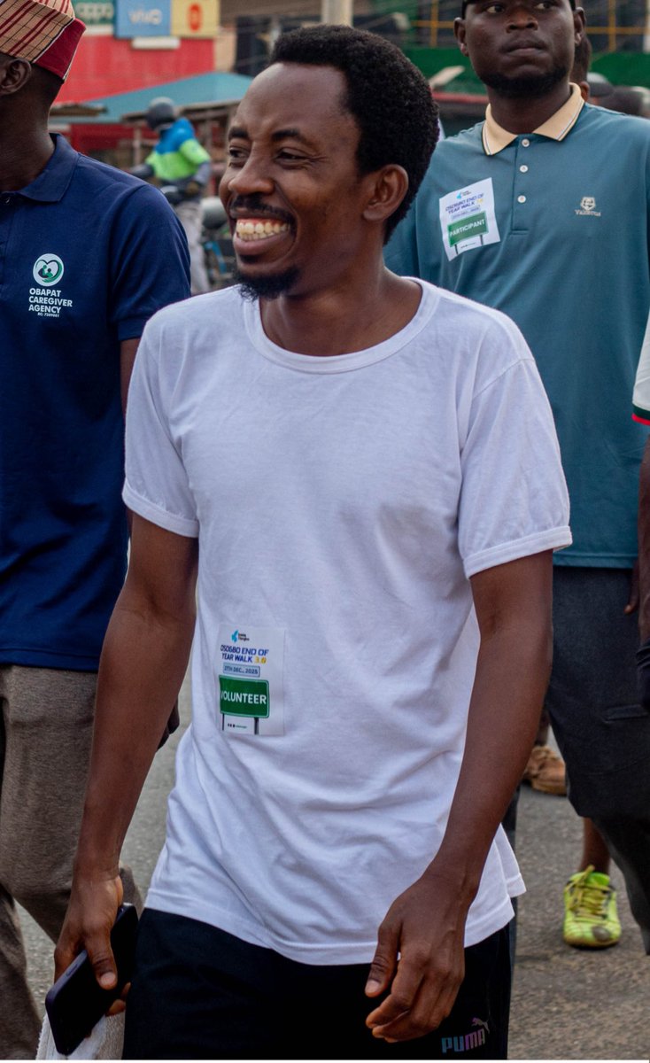 Shey you dey see as people dey show workings?

Most of those APC Supporters are bots and catfishes. I challenge them to post their own pictures.

Here is me, a proud voluntary campaigner for the reelection of <a href="/AAdeleke_01/">Gov Ademola Adeleke</a>. Ọmọlúwàbí ni mí.