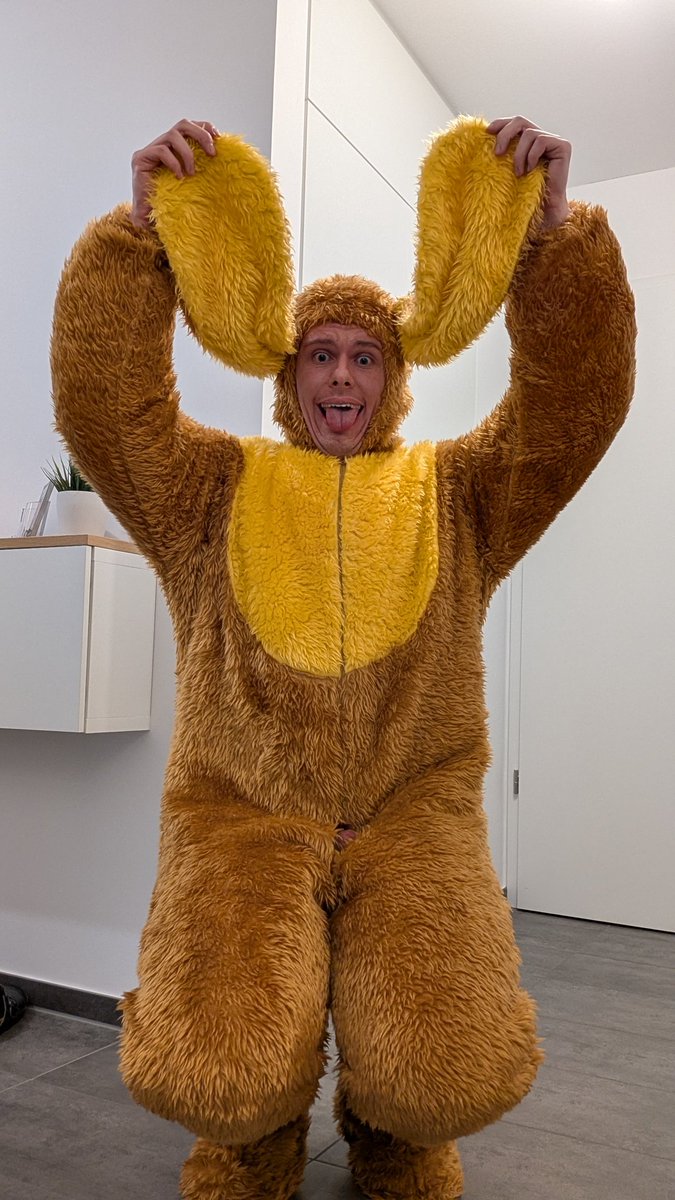 MaxFluff / furlife247 tweet media