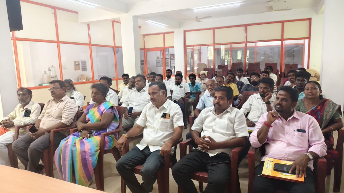 பாரதிய ஜனதா கட்சி,கரூர் மாவட்ட நிர்வாகிகள் ஆலோசனை கூட்டம் மாவட்ட அலுவலகத்தில் இன்று நடைபெற்றது.