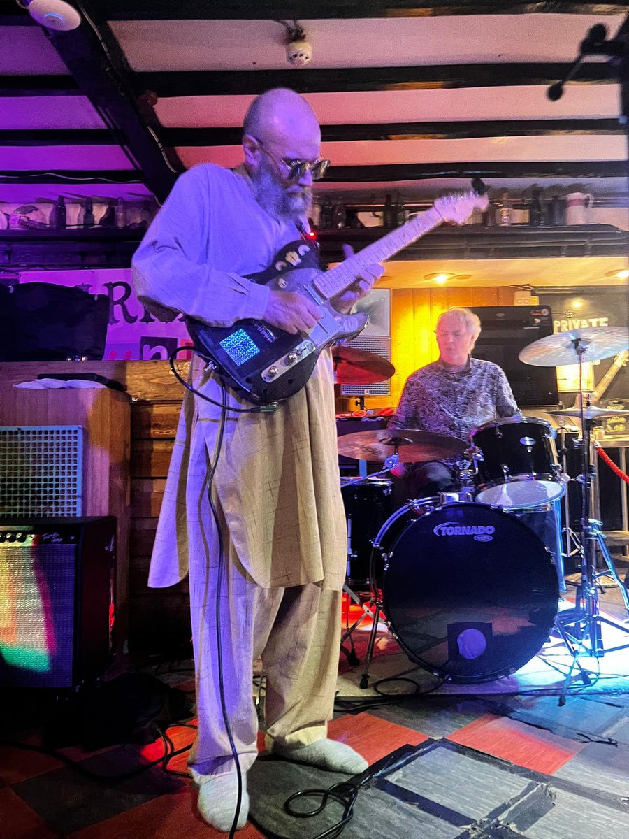 Babar Luck tweet media