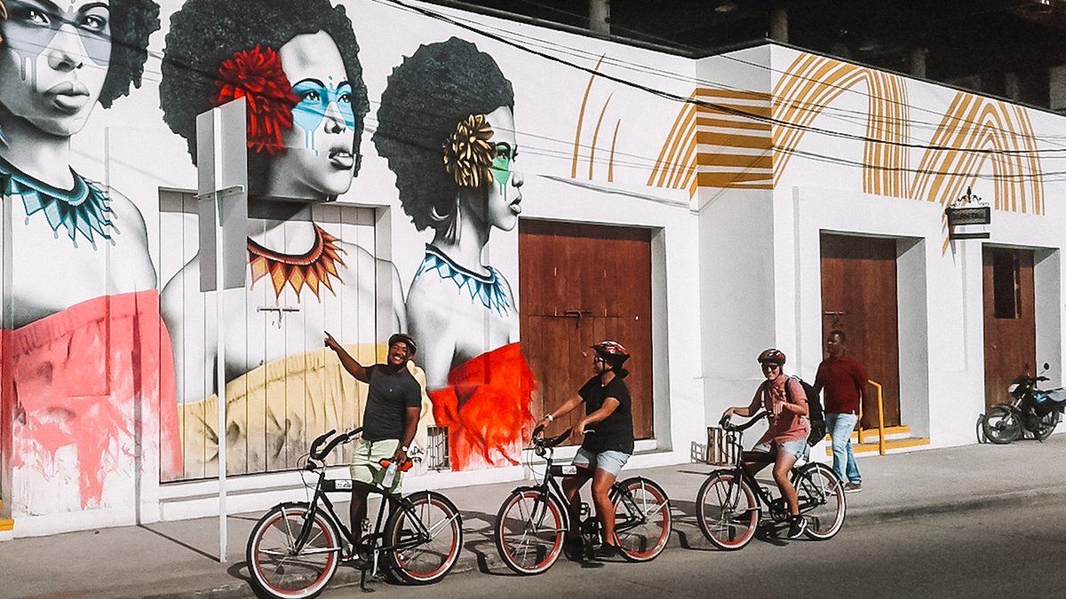 Cartagena de Indias hits different on two wheels 🚲🇨🇴💛

Did you know that... The old town is a UNESCO World Heritage Site, filled with centuries of pirate stories and colonial history. 🏴‍☠️⚓✨ 

This and more during our #BajaBikes #biketour! 

bajabikes.eu/en/cartagena-d…