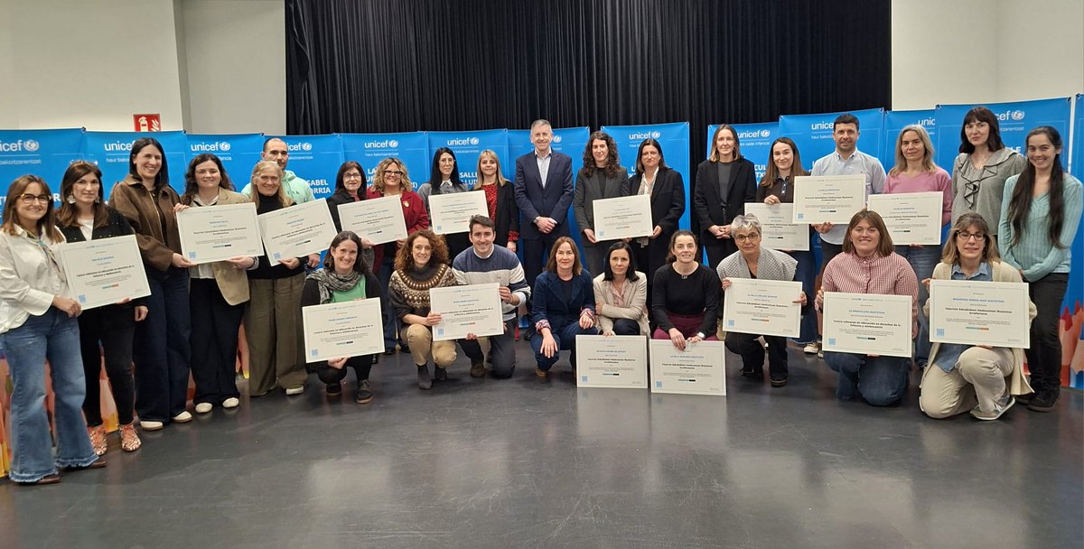 unicef_eus's tweet photo. Gaur zazpi ikastetxe berrik jaso dute Haurren Eskubideen Hezkuntzan Ikastetxe Erreferenteen aintzatespena.🥳

Con las siete nuevas incorporaciones, hoy son  2️⃣5️⃣  los Centros Referentes en derechos de Infancia en #Euskadi. ZORIONAK!!! @unicef_es @UNICEF_EDU https://t.co/xWE5jAgTDJ
