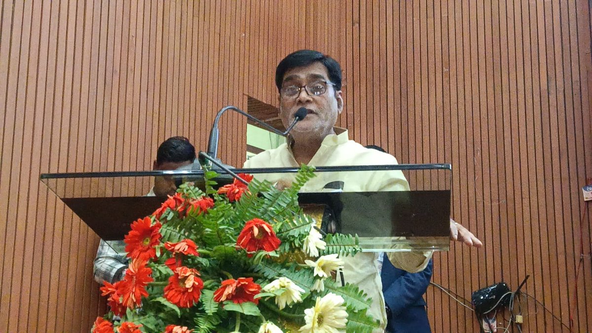 prabhatkhabar's tweet photo. फुलवारी शरीफ: क्लस्टर विकास पर कार्यशाला शुरू.कृषि मंत्री राम कृपाल यादव ने कहा कि कृषि अवसंरचना कोष से भंडारण, प्रसंस्करण और मार्केटिंग मजबूत होगी. निवेश बढ़ेगा, किसानों को बेहतर दाम और आय में वृद्धि होगी.
#BiharAgriculture #ClusterDevelopment #FarmersIncome #prabhatkhabar https://t.co/JE9YnDcVdl