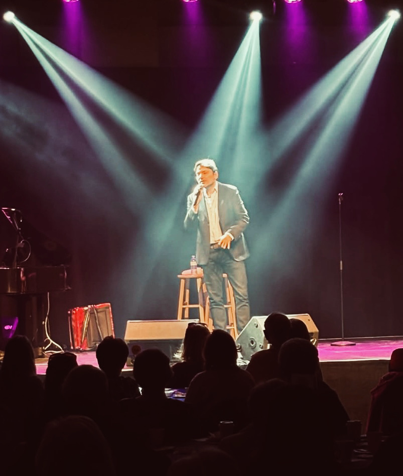 Il y aura un nouveau spectacle pour la venue du printemps avec l’album Le long chemin du 20 au 23 mars. Acheter  vos billets ainsi que le nouvel album Beautiful Madness autographié dès aujourd’hui sur le nicolaciccone.com.
#BeautifulMadness #Lelongchemin