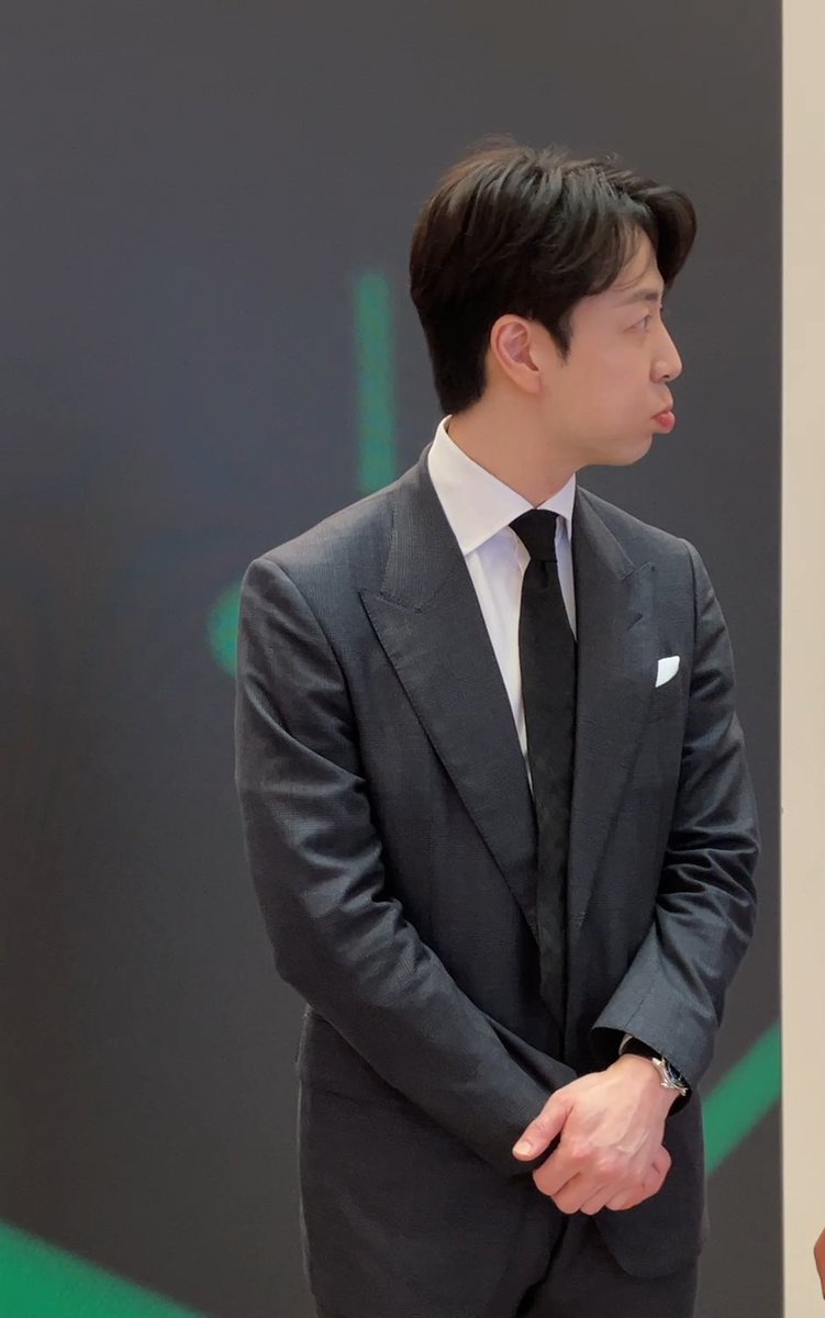 Sson_apeti's tweet photo. 이 어깨 축 내리는 거 뭐예요 https://t.co/X5fGr2FkEX