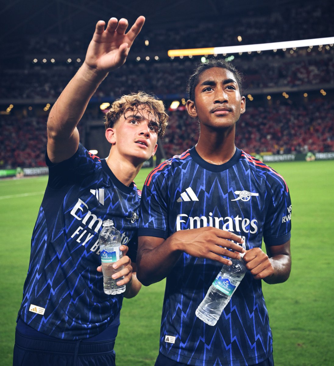 RisingStarXI's tweet image. ★ Saka — 24y ★ Martinelli — 24y ★ Saliba — 24y ★ Hincapie — 24y ★ Timber — 24y ★ Madueke — 23y ★ Calafiori — 23y ★ Mosquera — 21y ★ MLS — 19y ★ Nwaneri — 18y ★ Dowman — 16y ★ Salmon — 16y

Arsenal’s future looks 𝐁𝐑𝐈𝐆𝐇𝐓 ❤️✨