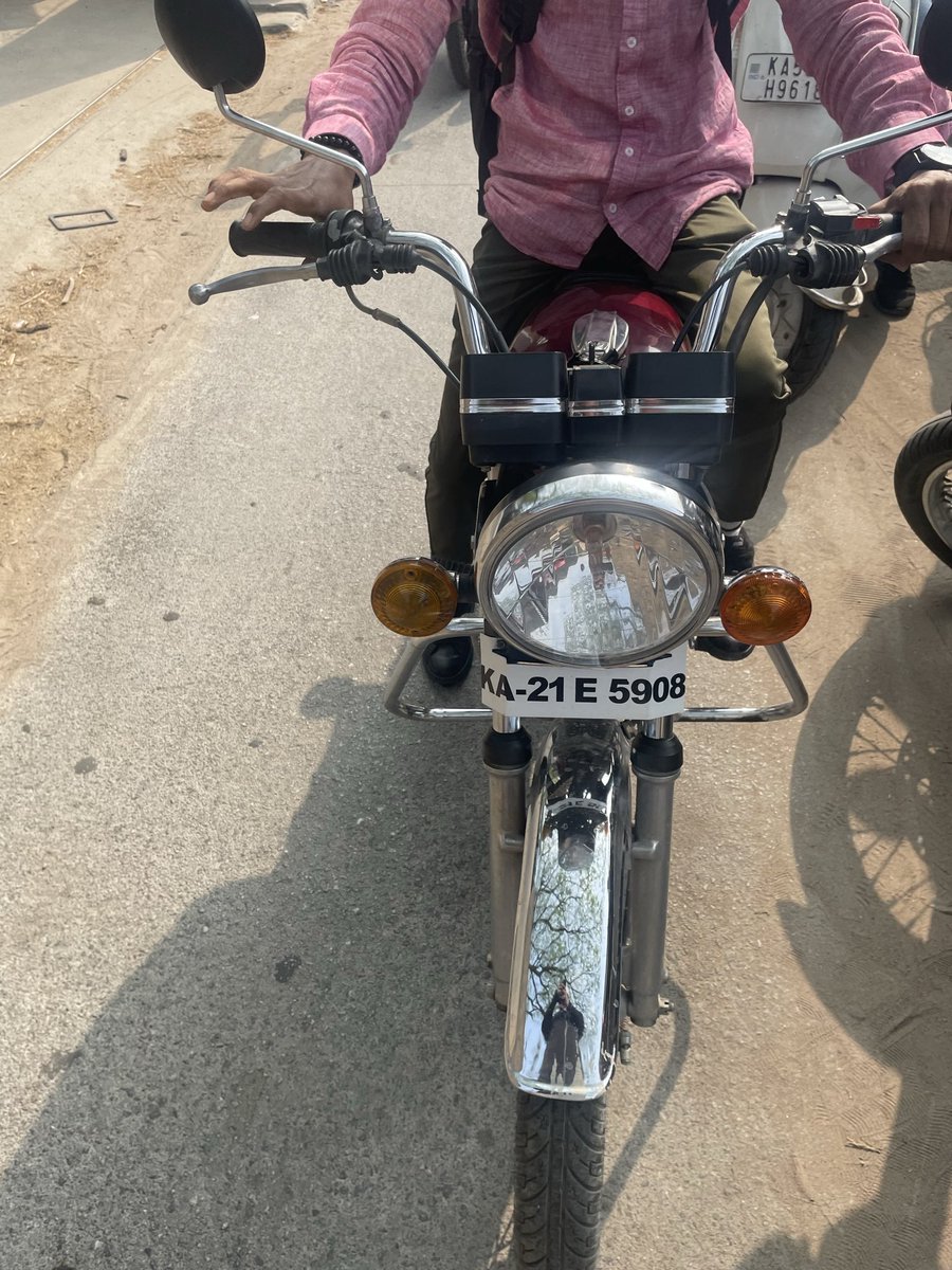 Bk0317801Kumar's tweet photo. 🚨 This is a disaster waiting to happen. 🚨

Tagging Bangalore Traffic Police — immediate and decisive intervention is required at the Vijinapura–Ramurthynagar underpass.

Wrong-side riding by two-wheelers has become a daily and unchecked threat. Law-abiding residents are being forced to endanger themselves simply to cross this stretch. This is not traffic congestion — this is a blatant disregard for traffic laws and public safety.

Today, despite the left lane being completely clear, an RX bike rider deliberately entered from the wrong direction, blocked our path, and attempted to push his bike onto my leg. This was not a mistake. It was reckless, intentional, and dangerous conduct that could have easily resulted in serious injury.

Must we wait for a fatal accident before strict enforcement begins?

This location urgently requires:
• Continuous monitoring
• Visible police presence
• Immediate and stringent penal action against violators

Public safety cannot depend on patience and luck. Preventive enforcement today will prevent tragedy tomorrow.

We urge immediate action — before someone pays the price.

#BangaloreTraffic #RoadSafety #PublicSafety #StopWrongSideDriving #Vijinapura #Ramurthynagar

@blrcitytraffic @mahadevapuratrf @KRPURATRAFFIC @Jointcptraffic @DKShivakumar
