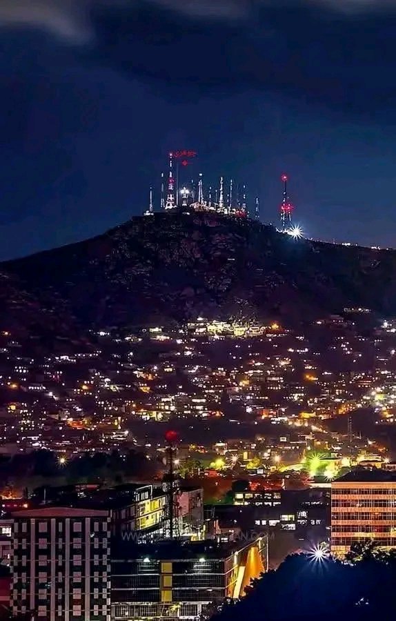 ArifHelali's tweet photo. خدای دې وطن او خلک وساتي.
په یاد ولرئ چې کابل د هر بې‌شرمه، سپین‌سترګي او دښمن یرغلګر په سترګو کې اغزی دی!
په دې جګړه کې موږ ټولو افغانانو سره یو لاس او د وطن پر خوا ولاړ یوو. https://t.co/Hwr4sZTbdn
