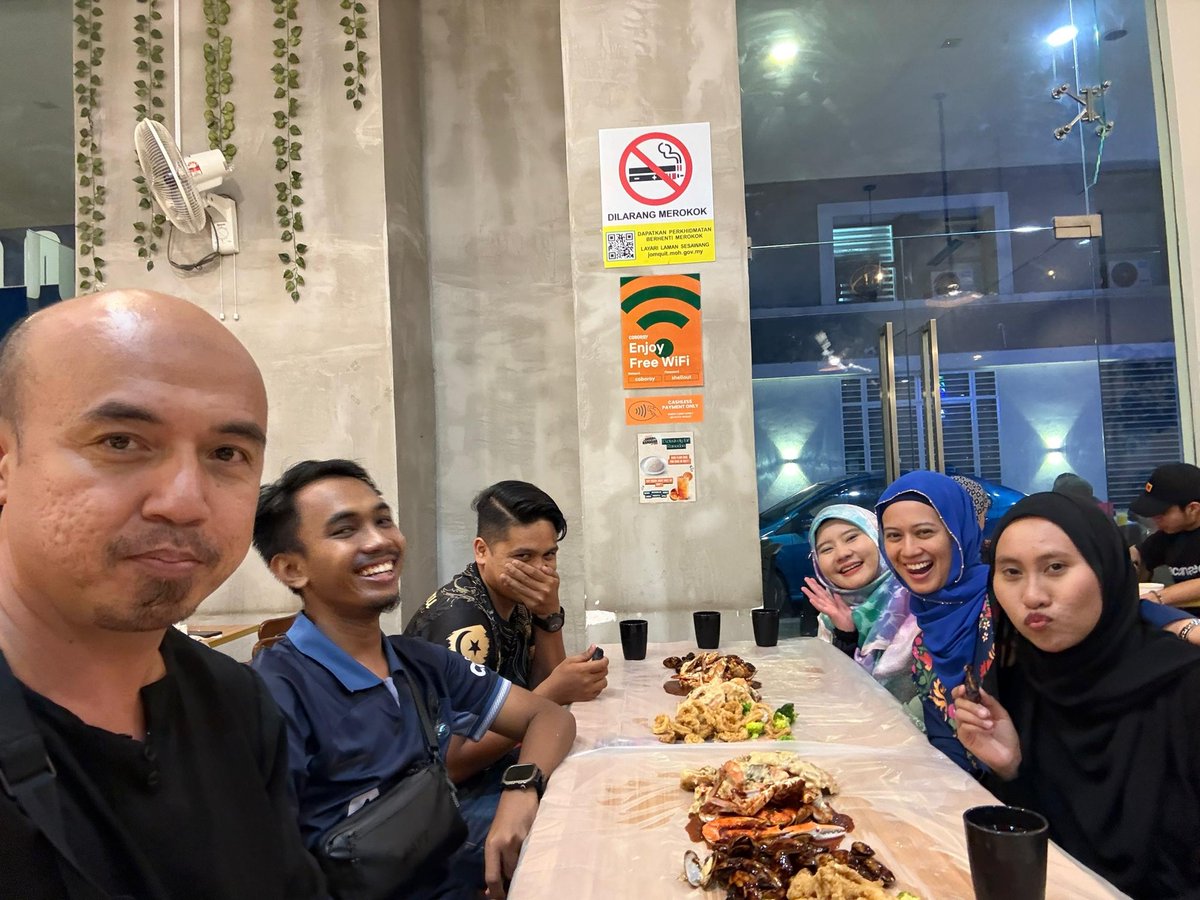 EculSoul's tweet photo. Iftar with our badminton society..
Nice food, especially buttermilk..

#CoboroyNewChapter https://t.co/7pv5USQg0l