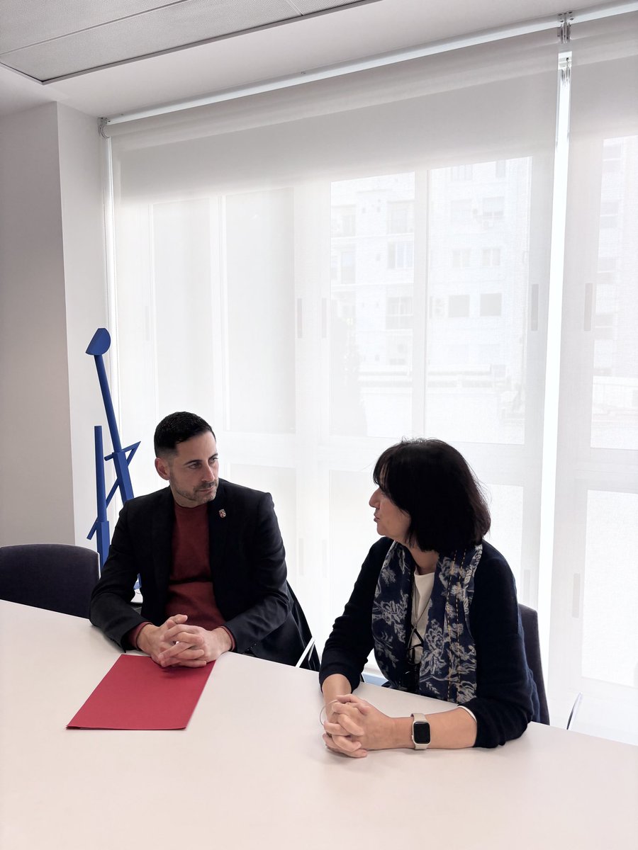 pspvprovalencia's tweet photo. Reunión con la presidenta del Colegio de @ArquitectosCTAV, Marina Sender, dentro del proceso de escucha activa con la sociedad civil. 

@CarlosFBielsa: ‘contamos con una voz cualificada para dar una respuesta a dos emergencias: la vivienda y la mejora del área metropolitana’. https://t.co/DWC7ufRW9d
