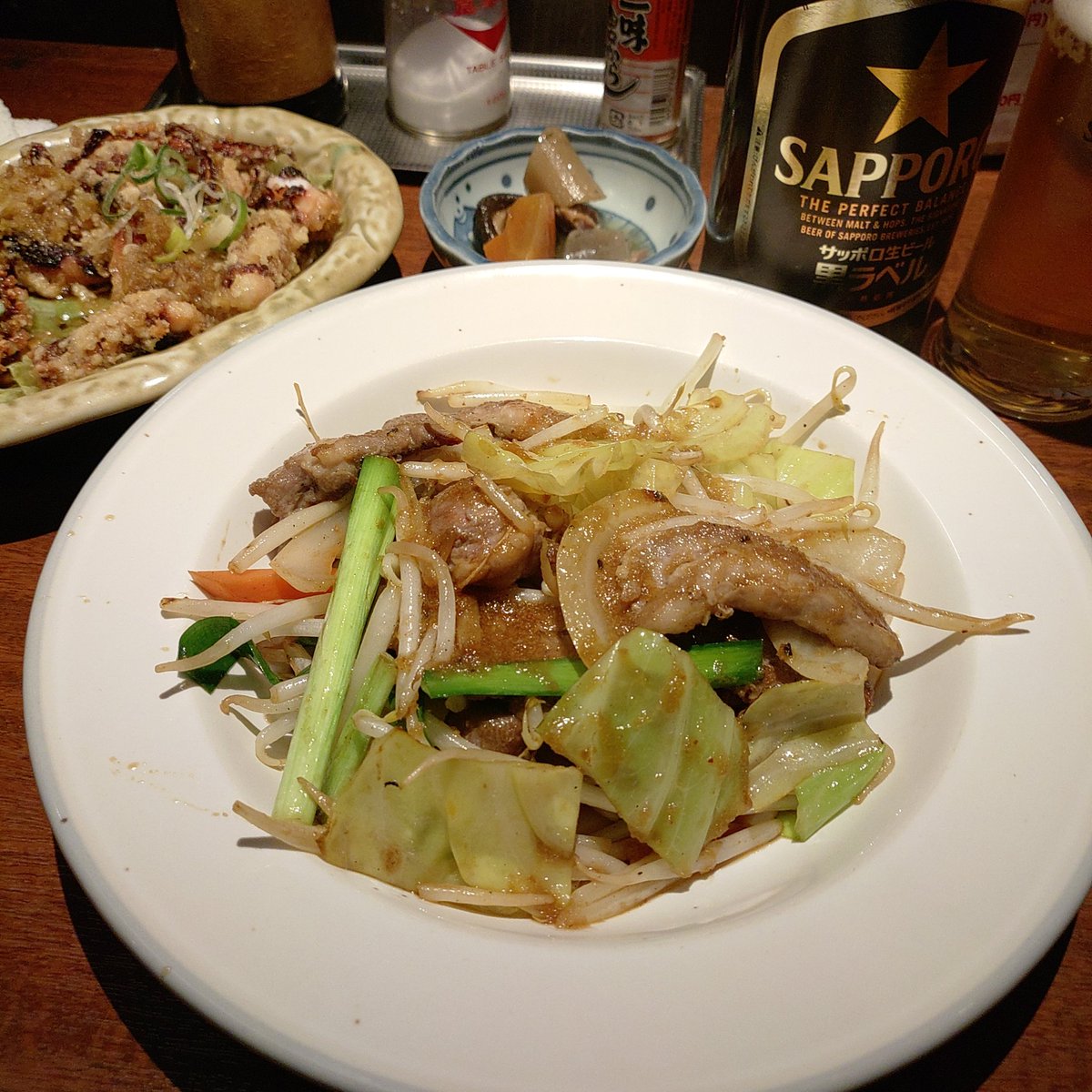 33bluesky33's tweet image. 名物の下足唐揚にホッケに生ラム鉄板炒め
やっぱ生ラム旨いね〜
どっかに野生の生ラム歩いてないかな
美味しかった😋

#BOTCHAN