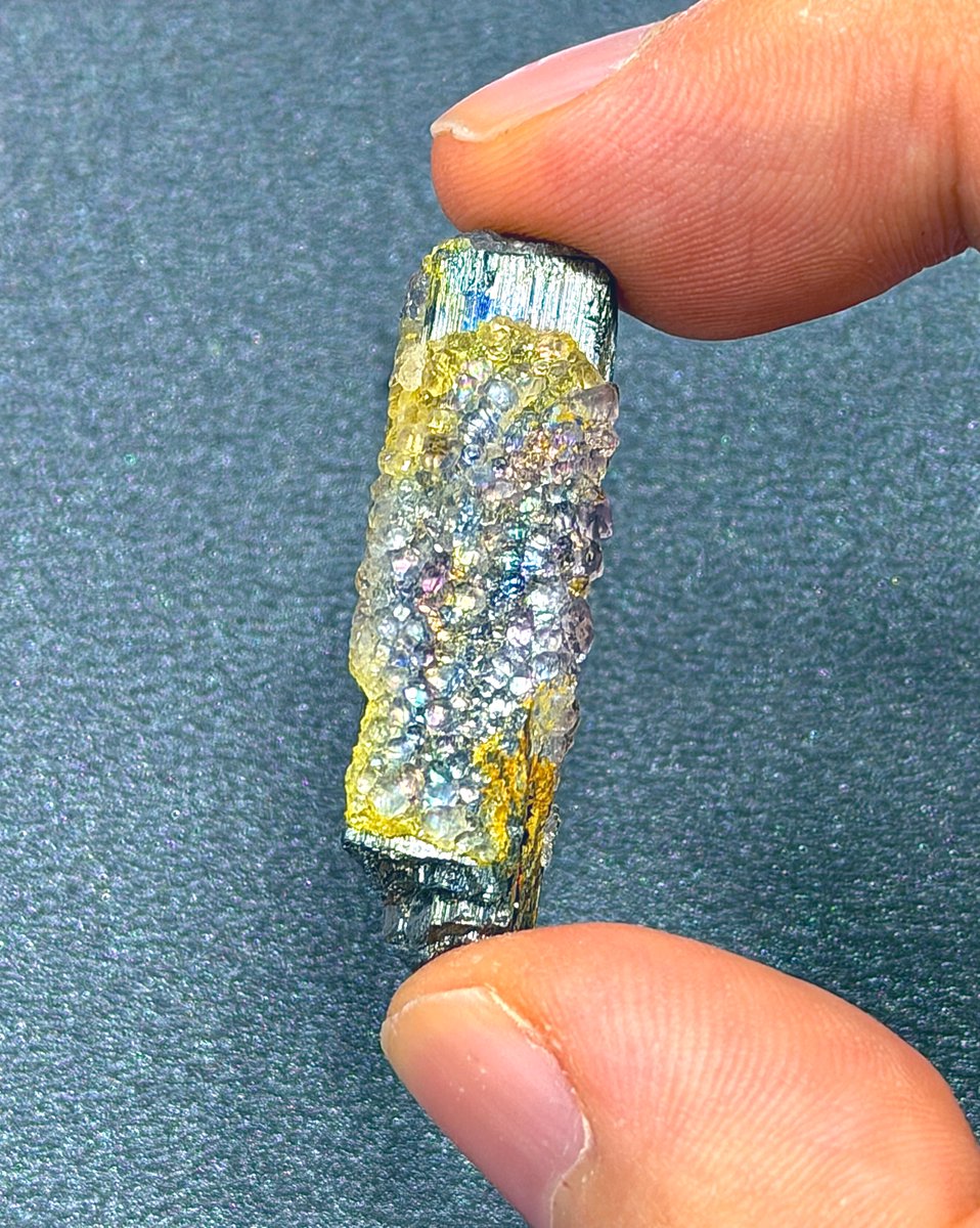 スティブナイト&イリデッセンスフローライトの共生標本！ 虹色に