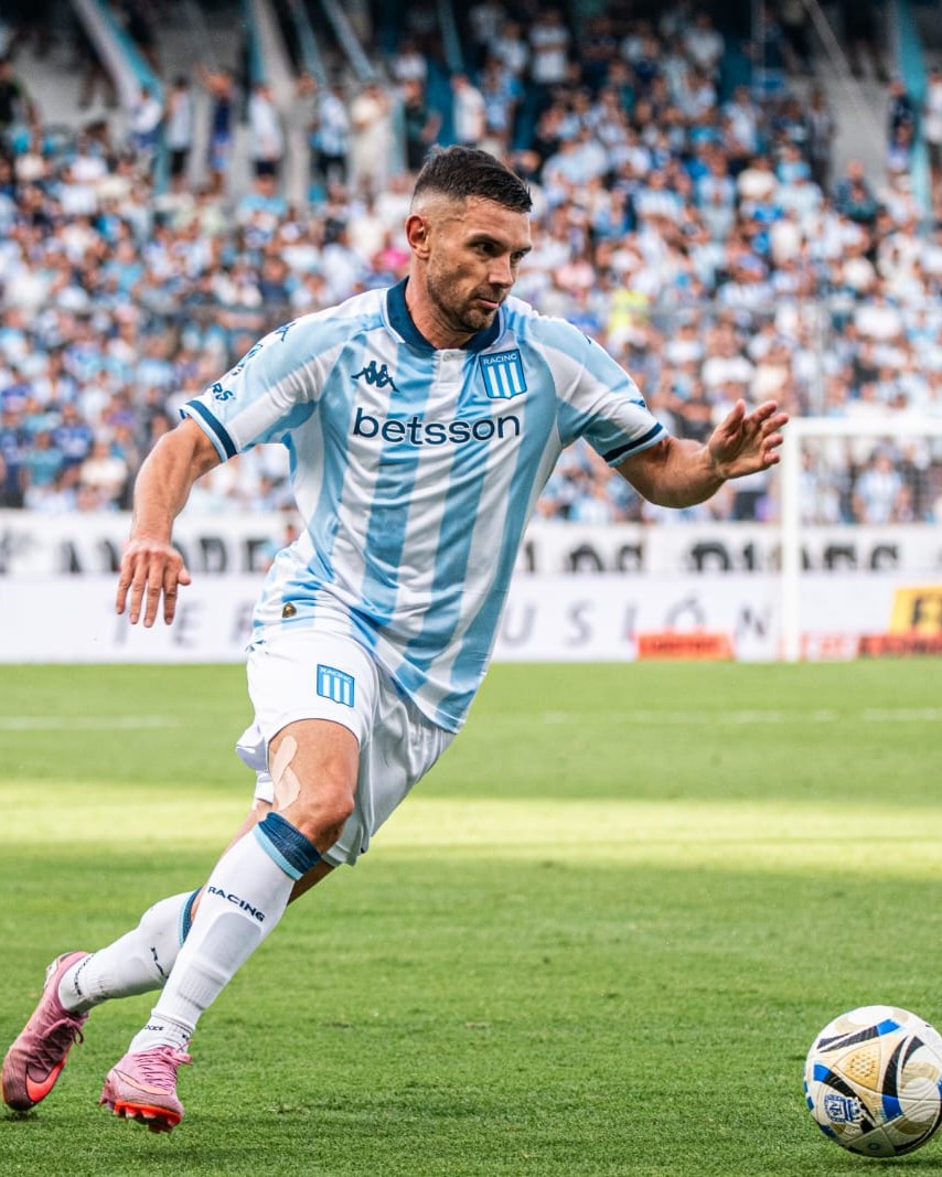#Racing 

Info vía <a href="/Prensa_Racing/">PrensaRacingClub</a> 

PARTE MÉDICO

Adrián Martínez, se le realizaron estudios esta mañana que arrojaron como resultado un esguince de tobillo izquierdo.