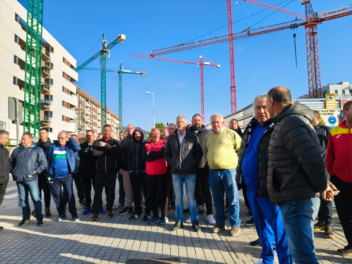 🏗️Las grúas de construcción paran al 100 % en la segunda jornada de huelga indefinida por el plus de dedicación
<a href="/CCOOCORDOBA/">CCOO Córdoba</a> @CCOOCordobaHabitat reclama a Construcor que se siente a negociar como se acordó en 2025
acortar.link/lgExyG