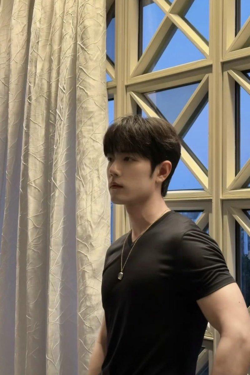 コートの中の芸術品😍筋肉美🫠

#XiaoZhan
#GucciPrimavera
#GucciFW26
#XiaoZhanMFW26
#MFW
@Gucci