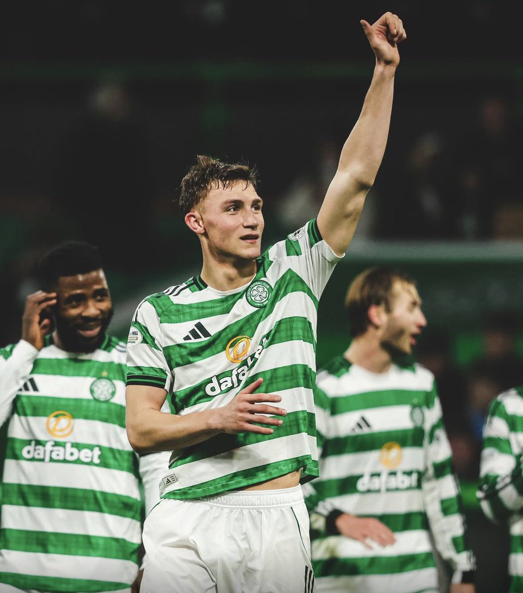 I watched Celtic live in the stadium yesterday, and from the very first whistle, one player immediately stood out.

The 22-year-old Dane Murray.

After checking his profile, I saw that the Scottish, right-footed centre-back is 1.93m (6’4”) tall.

With it being my first time