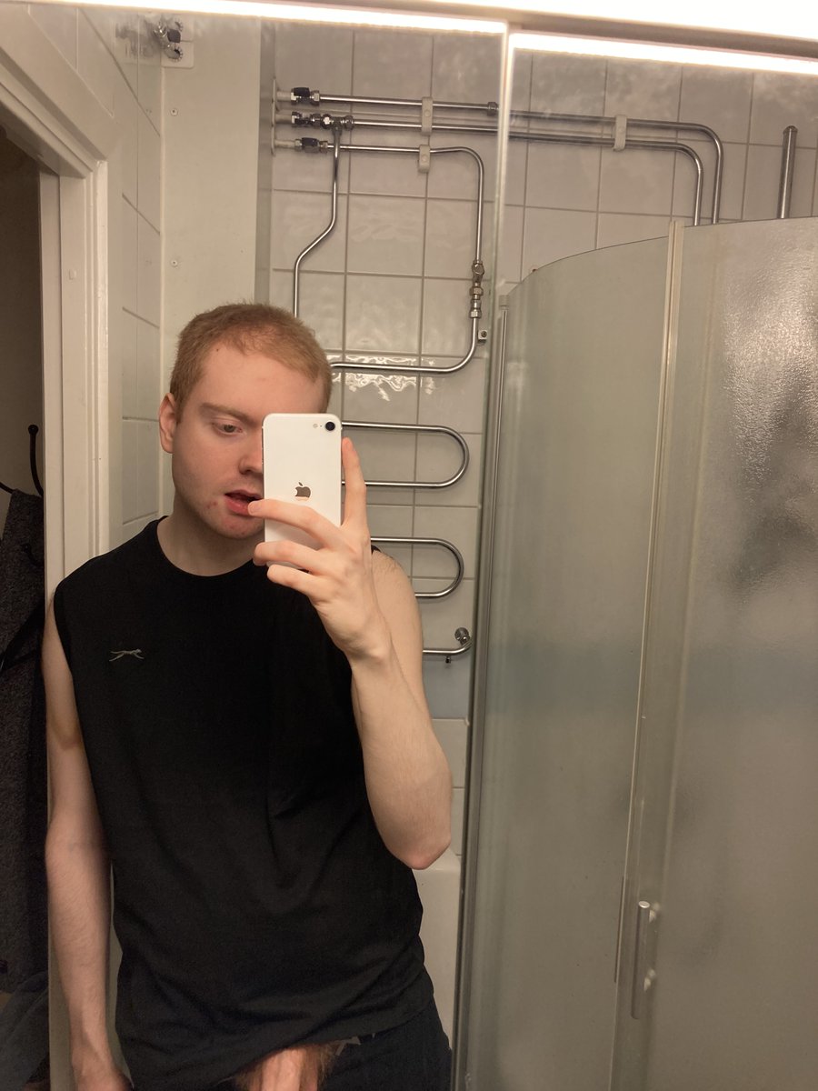 Vap1dHomo's tweet photo. I thought this was a wife beater rather than a cutoff and now I'm sad :( https://t.co/FVIYwnbhEO