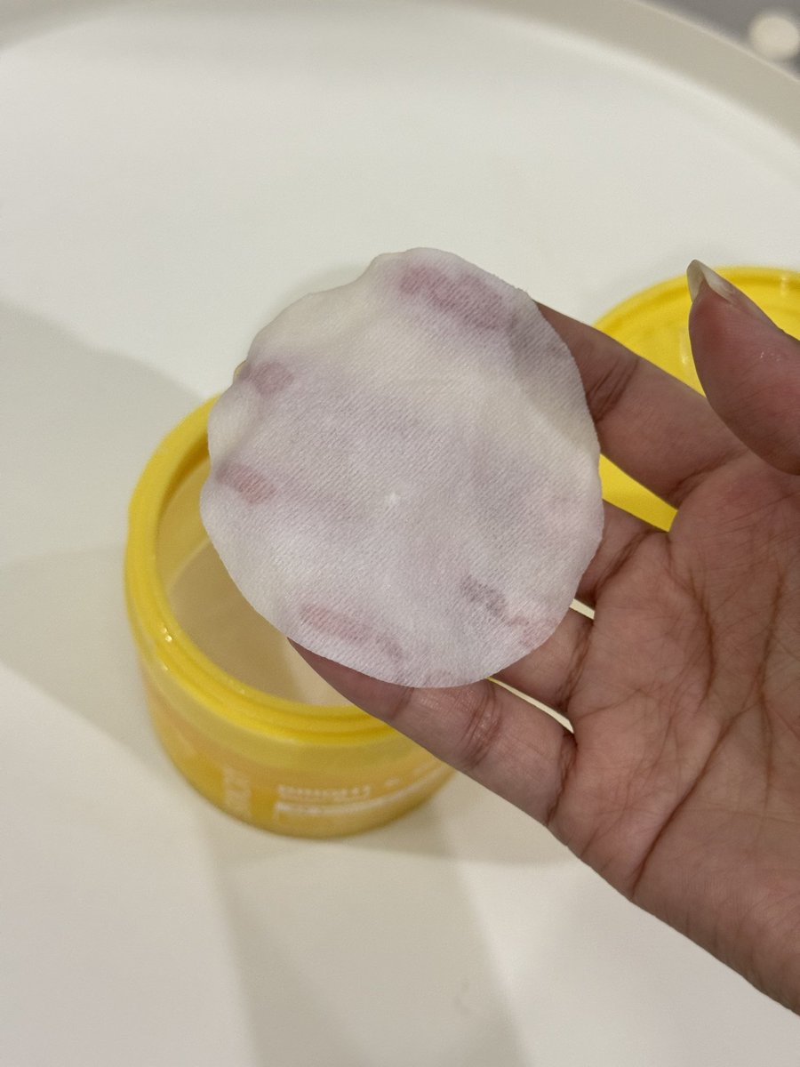 ครั้งแรกที่ได้ลองใช้Tonerpad ของ Skinoxy จะบอกว่าทัชใจมาก สูตร Bright &amp; Glow ✨ช่วยเพิ่มความกระจ่างใสให้ผิว ลดความหมองคล้ำและยังช่วยเพิ่มความชุ่มชื้นด้วย #Skinoxy #ใช้ดีบอกต่อ