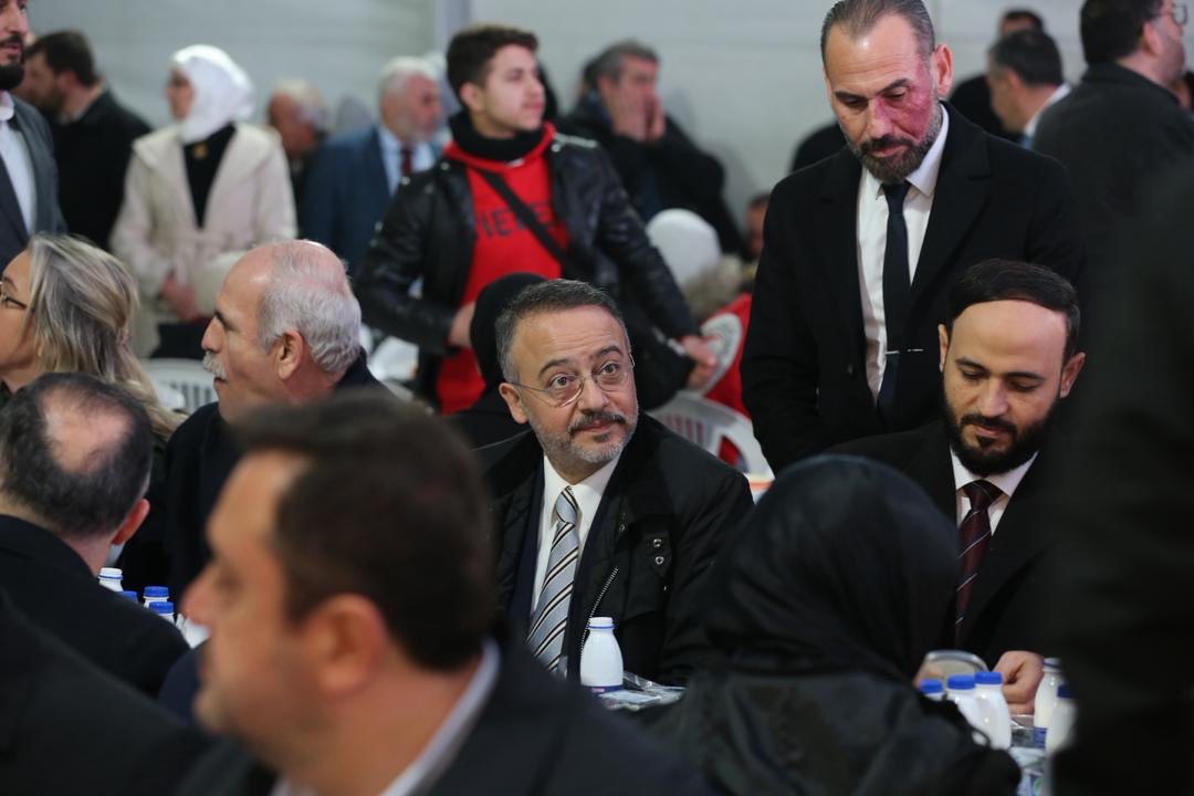 Halep’te imzaların ardından hep birlikte iftar ettik. Halep’in canlılığı ve coşkusu bir başkaydı!