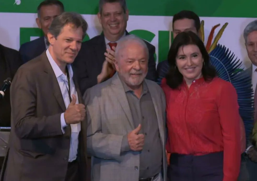 Sextou.

Lula confirma candidatura de Haddad ao governo de São Paulo para dar uma surra no Bolsonarista Tarcísio, a vice poderá ser Simone Tebet.

E aí pessoal, vocês aprovam Haddad e Tebet para tirar São Paulo do Buraco que Tarcísio enfiou o estado, SIM ou NÃO ???     👏      👇