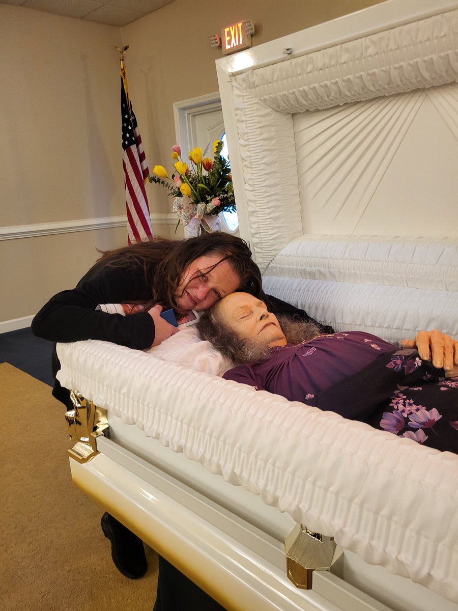 MelissaCar85469's tweet photo. My mother and I finally goodbyes https://t.co/aqD1yjrRNM