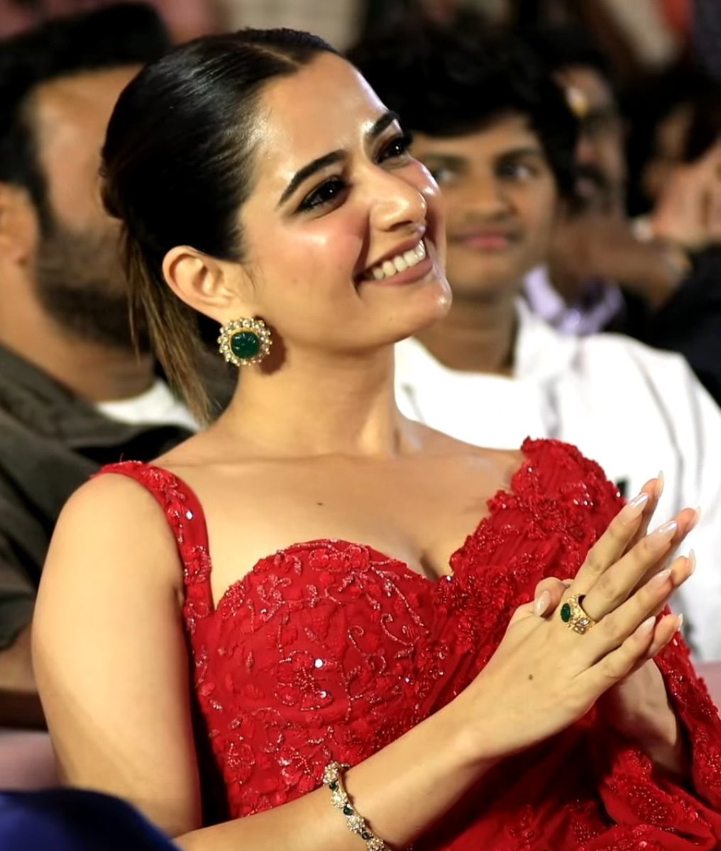 MrunalKSays's tweet photo. Good Evening everyone

Ashika ❤️‍🔥📷#AshikaRanganath https://t.co/ne1IP2jw5a