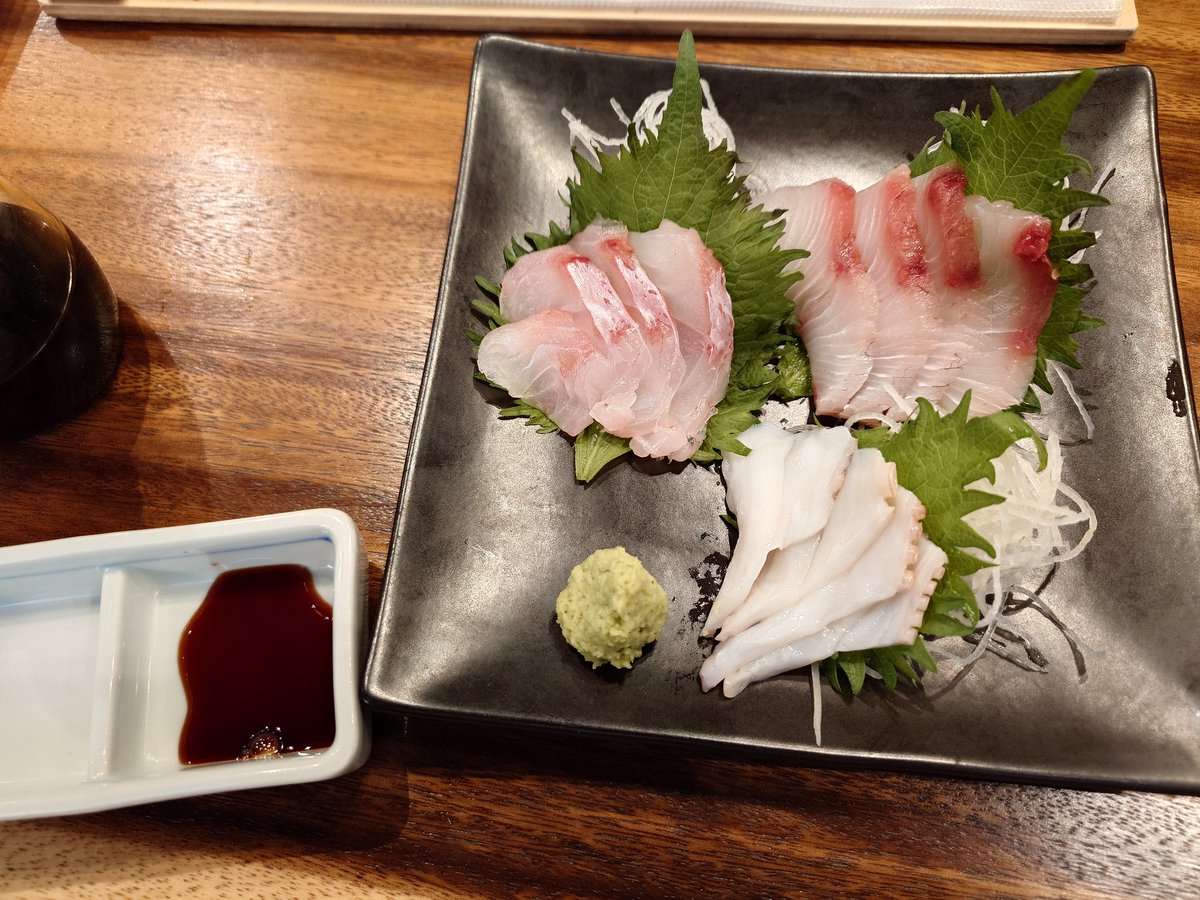 JollyRutterkin's tweet photo. 帰りにお腹空いたので、#横浜ベイブリューイング 横浜フロント店 に行ってきました。
ビール美味しいし食事も美味しいし、(ラスポテト撮り忘れた。あれが美味しいんですよね。)駅近なのでおすすめですが、週末は予約しないと厳しいのかも。 https://t.co/a1bO9VTCC7